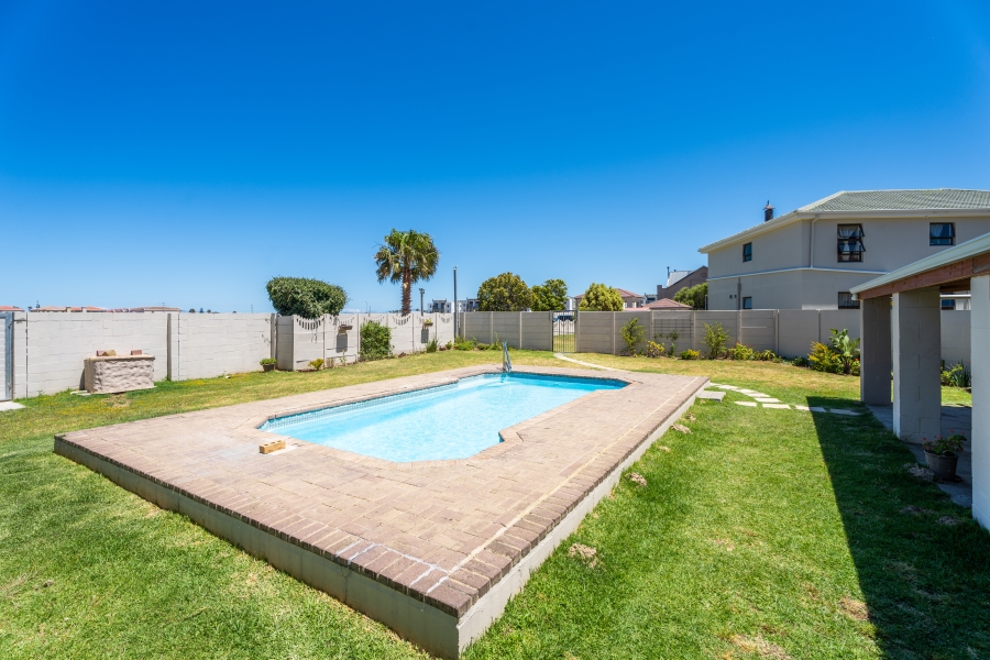 2 Bedroom Property for Sale in Whispering Pines Western Cape